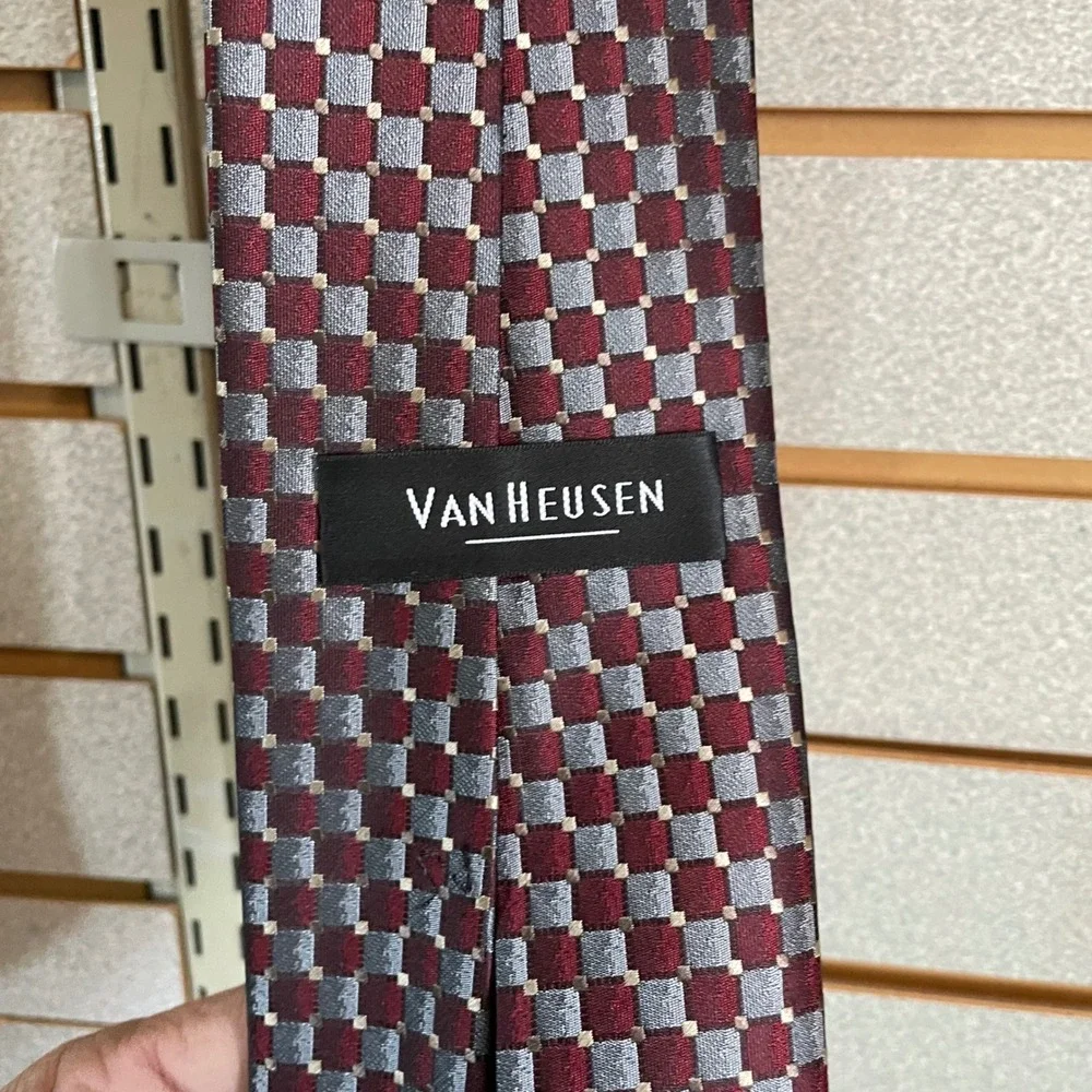 Van Heusen Burgundy Gray Geometric‎ Pattern Men's Neck Tie 100 Polyester